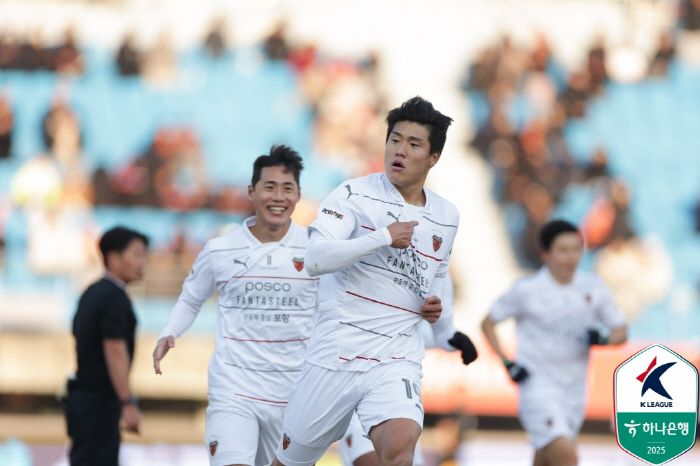  Forget Yang Min-hyuk. Lee Ji-ho, Gangwon Manjitman, K-League debut goal  multi-goal explosion! Gangwon 21 come-from-behind wins over Pohang  first win under Jung Kyung-ho's system