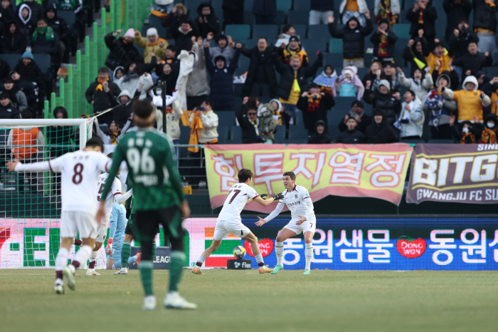  It's not a national college for no reason…Compagno Multi-Goal Jeonbuk Draws 2-2 With Gwangju