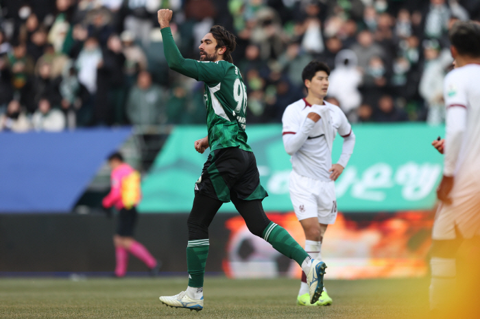  It's not a national college for no reason…Compagno Multi-Goal Jeonbuk Draws 2-2 With Gwangju