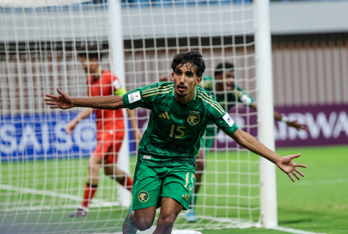 Tears of Chinese Soccer...U20, which was said to be a normal team that appeared for the first time in 40 years, failed to advance to the World Cup for 20 consecutive years