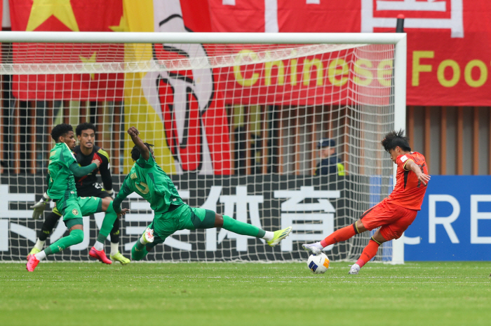 Tears of Chinese Soccer...U20, which was said to be a normal team that appeared for the first time in 40 years, failed to advance to the World Cup for 20 consecutive years