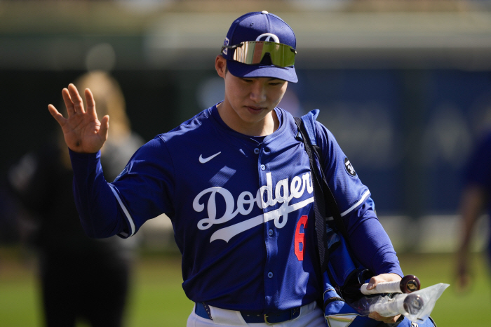 You want me to see the center field? Kim Hye-sung expanded the scope of defense use, second baseman in two games → shortstop's exclusive left-handed home and field utility