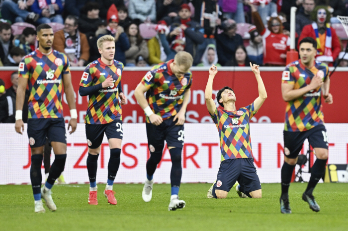 Am I still on the bench? Shining Lee Jae-sung, Kicker Lee Ju's team selected in two months...1 goal and 1 assist after replacement → looks career high