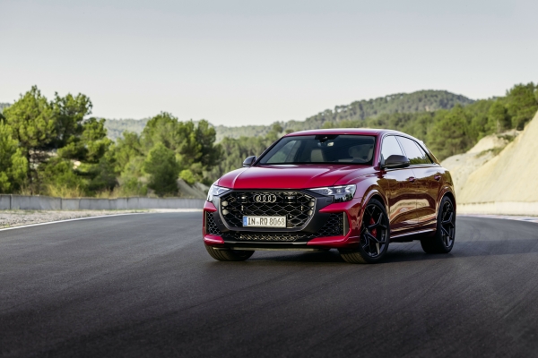 Audi's high-performance flagship SUV 'The New RS Q8 Performance' is released..190.2 million won