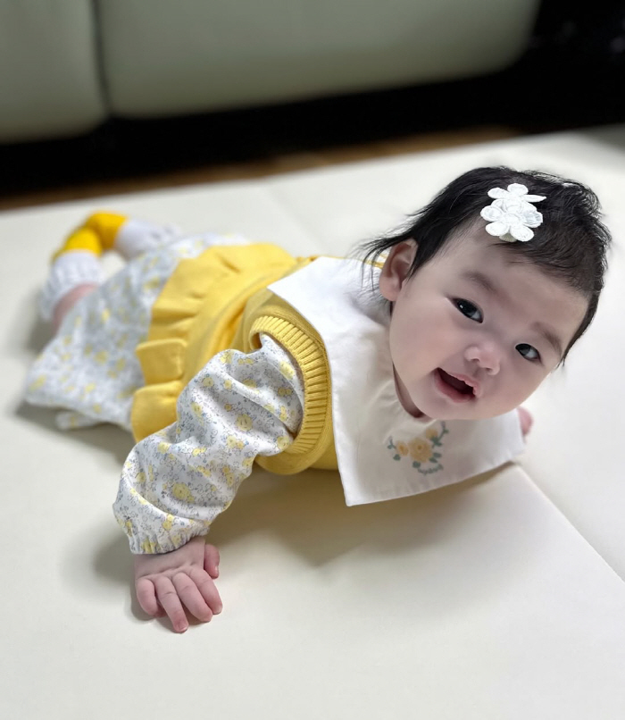 Park Soo-hong's 4-month-old daughter, ♥ showing off her big eyes like Kim Daye is so pretty, dad