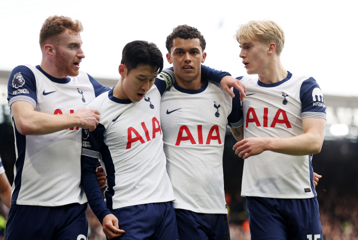 Son Heung-min is fascinated by British reporters! It's impressive even when you're old...Put him to rest with his criticism