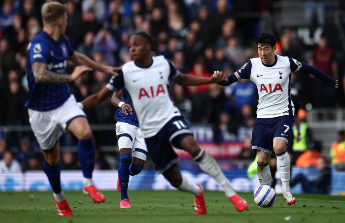 Son Heung-min is fascinated by British reporters! It's impressive even when you're old...Put him to rest with his criticism