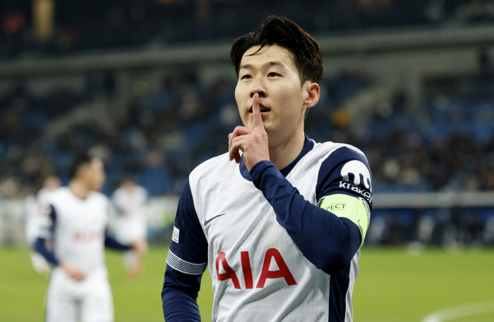 Son Heung-min is fascinated by British reporters! It's impressive even when you're old...Put him to rest with his criticism