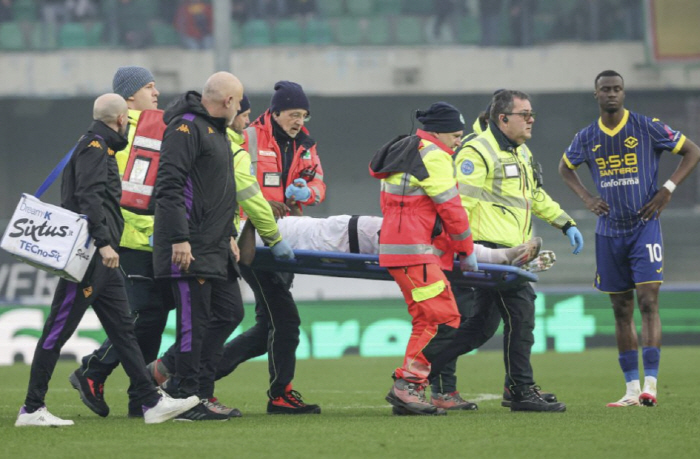 After colliding with the opponent, hit!Lee Seung-woo's best friend, Italian muscular man, was shocked → Even an ambulance was mobilized to be transferred to a hospital