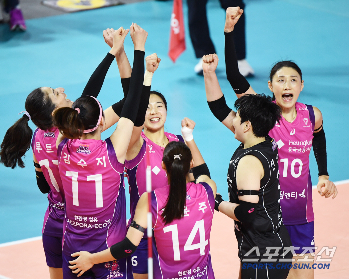 Happy birthday to Kim Yeon-koung → 6067 viewers  11 consecutive wins in Heungkuk Life!Industrial Bank of Korea is confirmed to be eliminated from spring volleyball with 1 win and 12 losses 