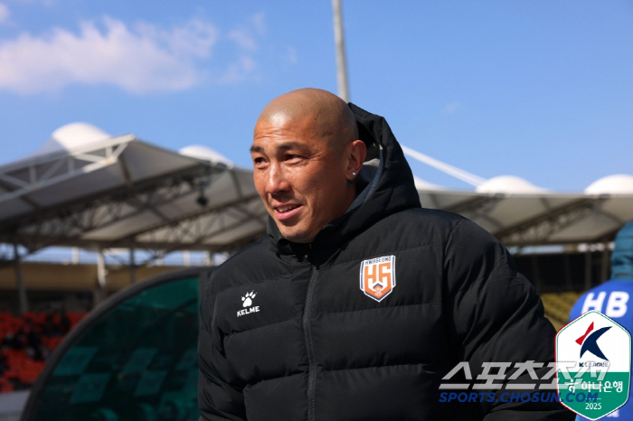 It's your first time in the K League, right? The bitter taste of the defeat of the head coach's debut, novice directors, now the song they hope for the first step