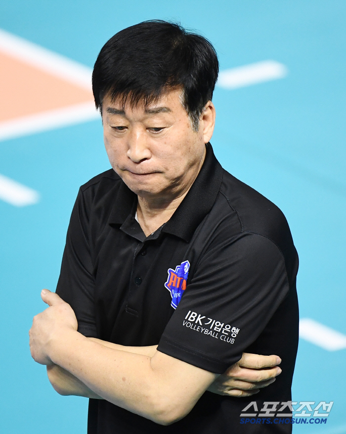 Lee So Young's lackluster performance? Rehabilitation  player's will both won and lost 1-12 → Spring volleyball eliminated...The 70-year-old veteran's long sigh. 