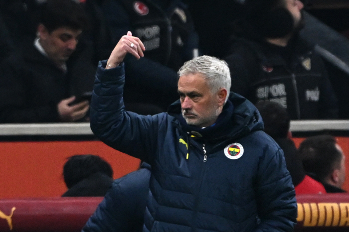 Mourinho, Türkiye after the Derby match, got sued! But the reason is...