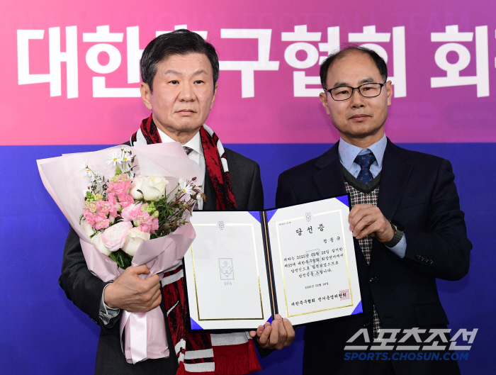 Chairman Chung Mong-gyu Smiles With Overwhelming Victory, Communicates the Topic of a Fourth Term 