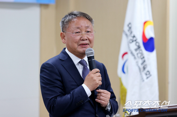 Four years of passion and dedication, Secretary-General Yang Chung-yeon X Park Jong-chul, President of the Athletes' Village, beautiful retirement ceremony site