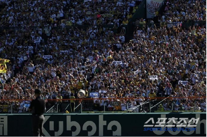 Hanshin Camp is a prison or players under the age of 24 are banned from going out at night, and only convenience stores are allowed 5 minutes away on foot 