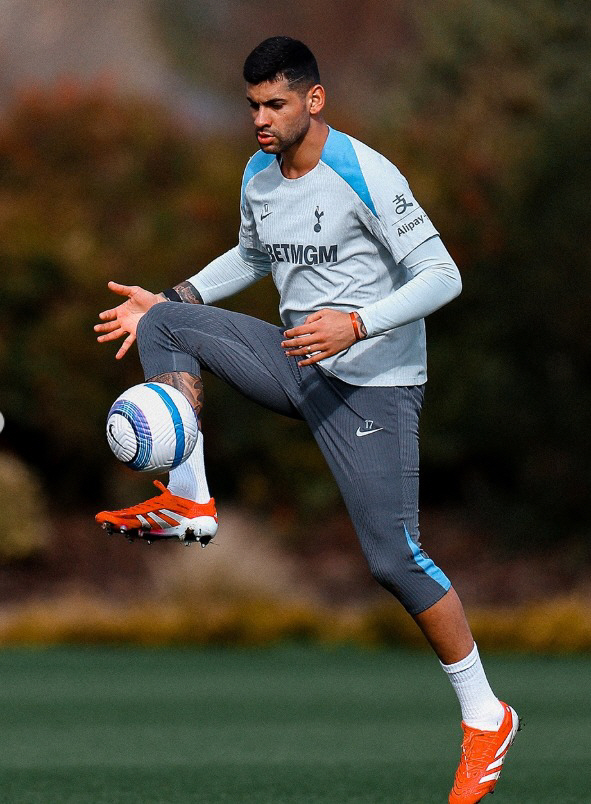 Heungmin waited a long time, right? Romero, vice captain, finally returns to training...Postecoglou is serious about winning Europa on the 7th and 10th