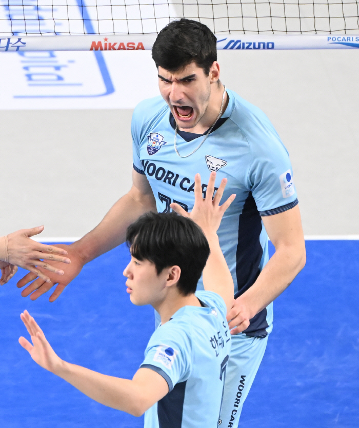 It's not over yet! Ali 22 points → Park Jun-hyuk's 8-block Woori Card confirmed the first place after a full set battle, catching Hyundai and hoping for spring volleyball. 