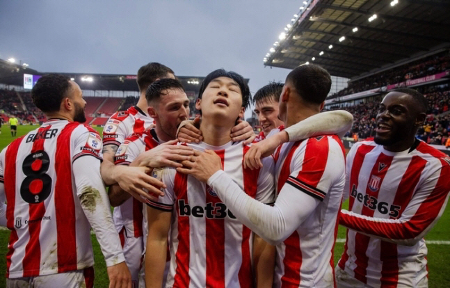 King of Stoke, again! Bae Joon-ho scored his second goal of the season in 10 days  highest rating Stoke, and is on the verge of being degraded by 13 losses to Middlesbrough