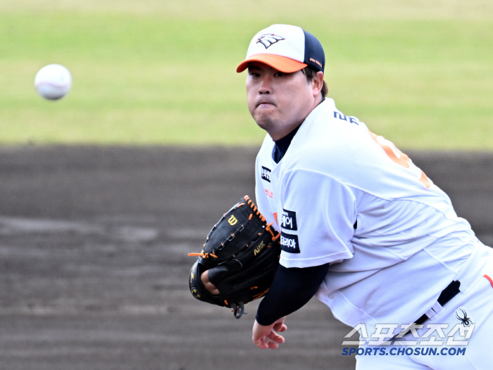 Up to 142km monster ace is solid...KK scoreless in 2 innings against KT in the first domestic team practice game