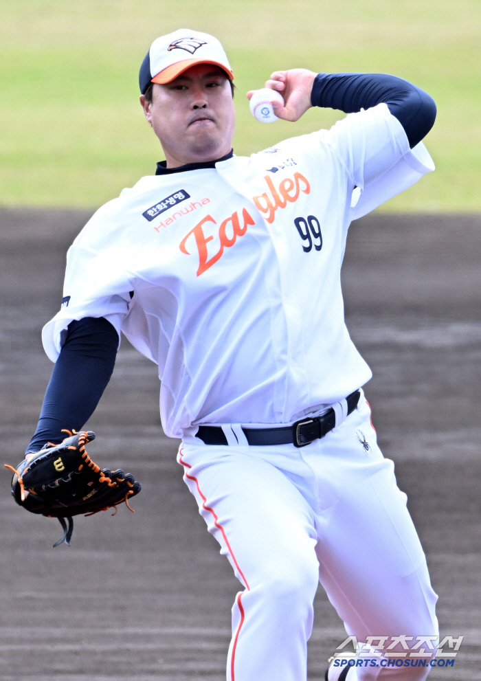 Up to 142km monster ace is solid...KK scoreless in 2 innings against KT in the first domestic team practice game