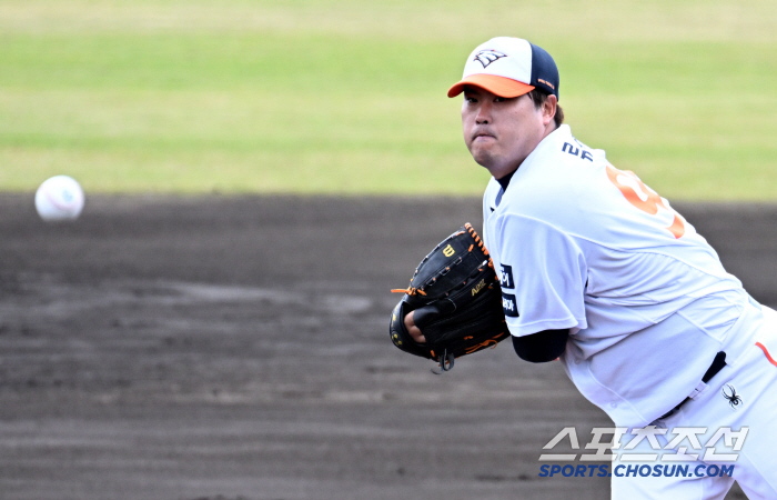 Up to 142km monster ace is solid...KK scoreless in 2 innings against KT in the first domestic team practice game