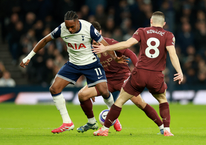 Are you out of your mind? Except for Son Heung-min, Son Heung-min's alternative, which was backed by Postecoglou, has a presence rating of 4 points against Manchester City. The future looks bleak.