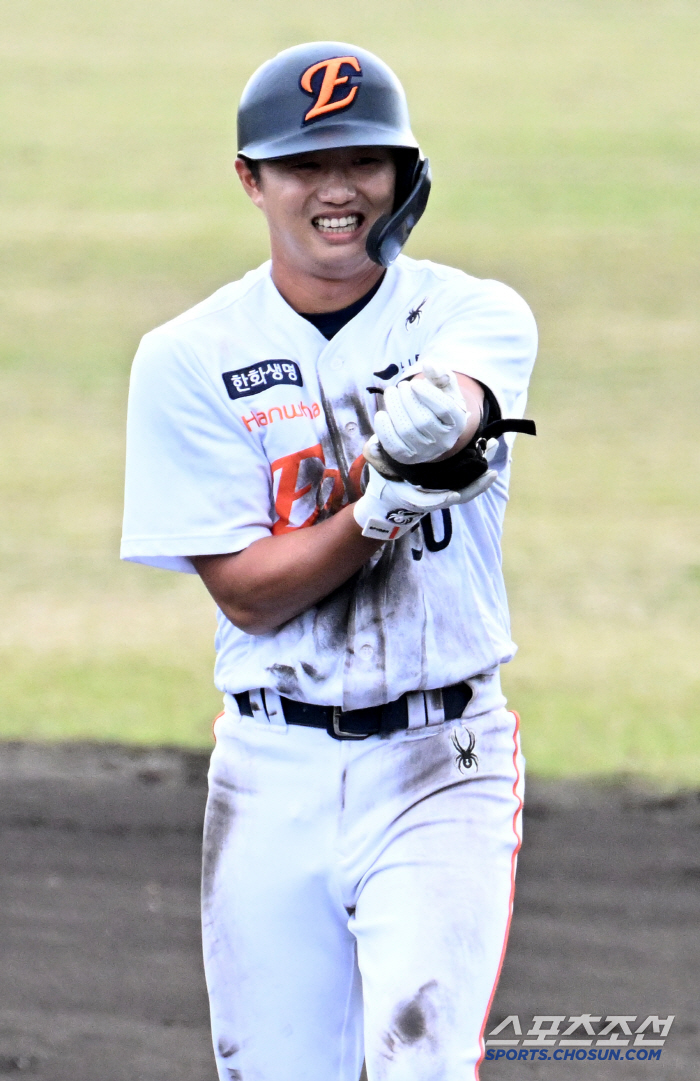 An Chi-hong? Shim Woo-jun? I opened up all possibilities...Hanwha's first batter at the new stadium, drawing from Okinawa camp