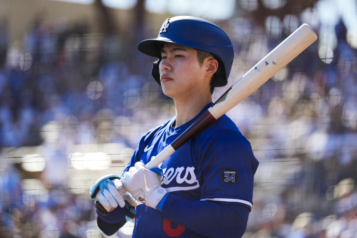 Failed in the test! There is no eight-pound major leaguer Kim Hye-sung → Roberts coach also sighs deeply in an exhibition game batting average of 0.083. The top compatible competitors hit hard in the 60s. Reading the countdown to the minor leagues