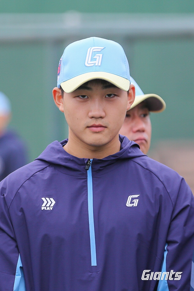 First debut performance! Looking at Lotte rookie Kim Tae-hyun...Luxury goods check → successful debut even with three strikeouts 