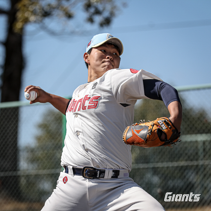 Japan's Moon Dongju is scary! 300 million rookie Kim Tae-hyun's debut game good pitching → Gunpil Cho Se-jin's timely hit...Lotte's Defeat Against Orix 