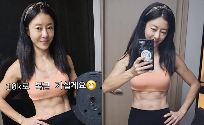 Lee Ji-hyun, you're bone-dry, but your abs  angry arm muscles..I can't believe the 42-year-old