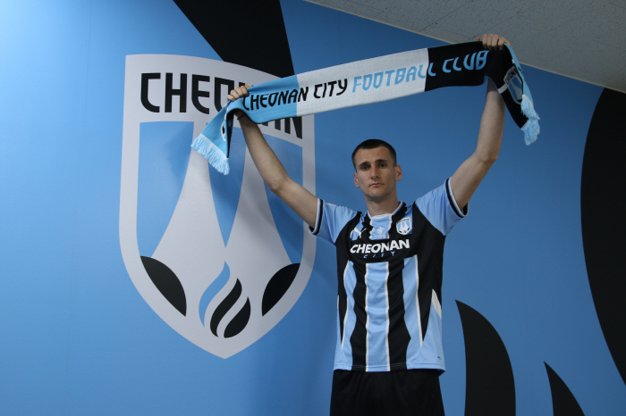  Cheonan City FC recruits Fabre, a tall striker from Serbia