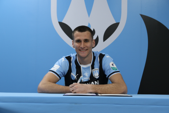  Cheonan City FC recruits Fabre, a tall striker from Serbia