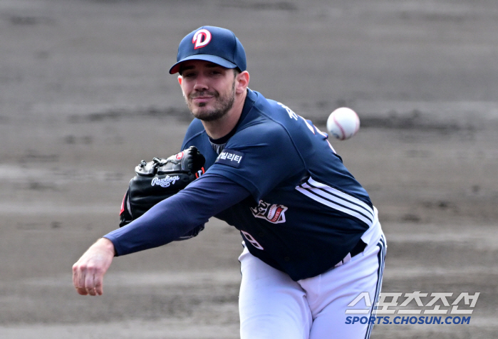 Overwhelmed batters and deleted 3 innings KBO's best catcher Yang Eui-ji and strong ball power Jack Rogue 