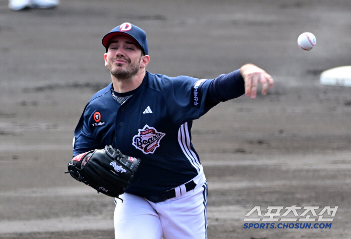 Overwhelmed batters and deleted 3 innings KBO's best catcher Yang Eui-ji and strong ball power Jack Rogue 