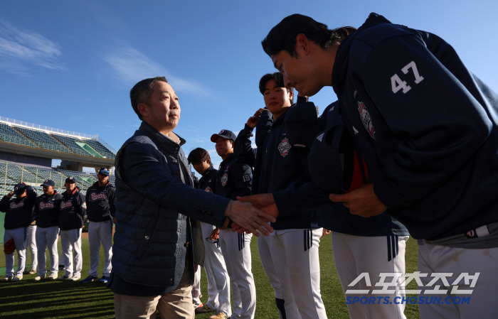 The president is coming in Direct inspection of the scams → I'm not playing baseball to be 4th and 5th place, even giving words of encouragement and encouragement.. Park Jung-won's love for baseball