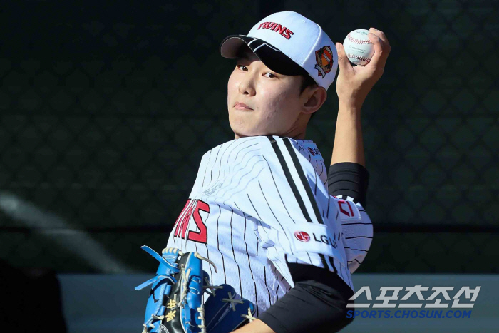 Starting Chirinos, Kim Young-woo. LG will play hard from the first practice game. I have high expectations for Chirinos. 