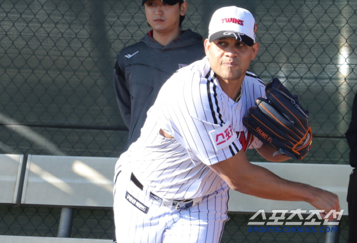 Starting Chirinos, Kim Young-woo. LG will play hard from the first practice game. I have high expectations for Chirinos. 