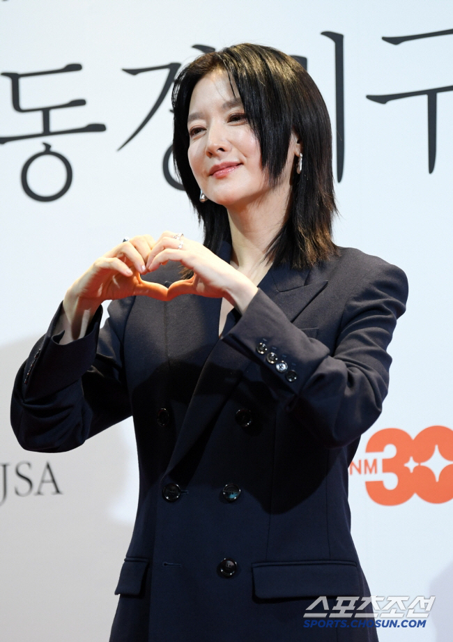 Lee Young-ae Makes 32-Year Stage Comeback with ‘Hedda Gabler’ in Seoul