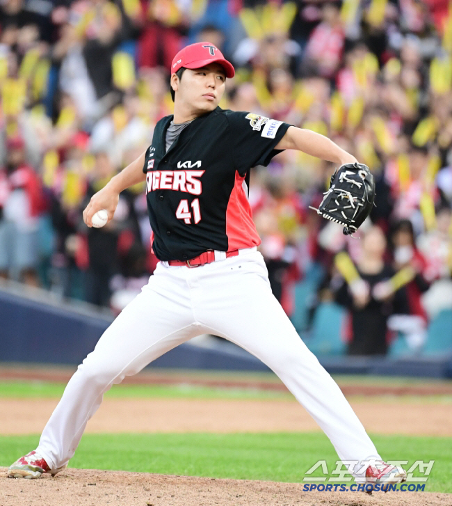 To be confirmed before the exhibition game for the fifth starter. Director Lee Bum-ho's announcement was followed by Kim Do-hyun and Hwang Dong-ha's LG match (Okinawa Field)