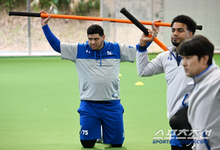 Jang Hyun-sik → Reyes and Kim Young-woong → White are warned of spring camp injuries, and if you let your guard down, you will get hurt again