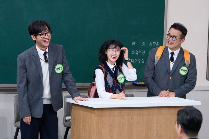 Jeon Hyo-sung, on the occasion of March 1st, is shocked by his past verbal mistakes, and studies history to be proud (Knowing Bros)