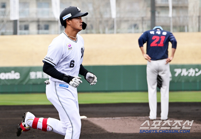 Park Se-woong, a rookie in the first round, who started the Lotte exchange match after hitting a home run, is scared of Nishikawa. 