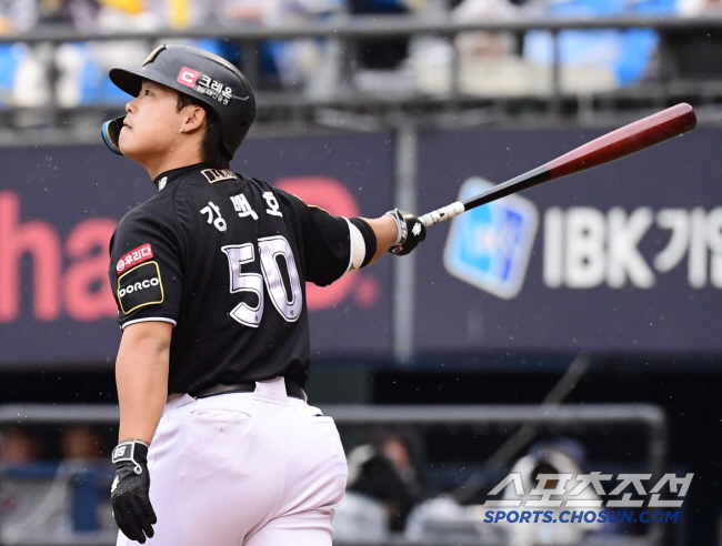 The catcher who was never in the world is coming. It is a little difficult to be the top hitter in the catcher's preliminary FA with 26 home runs last year. But it's fun. 