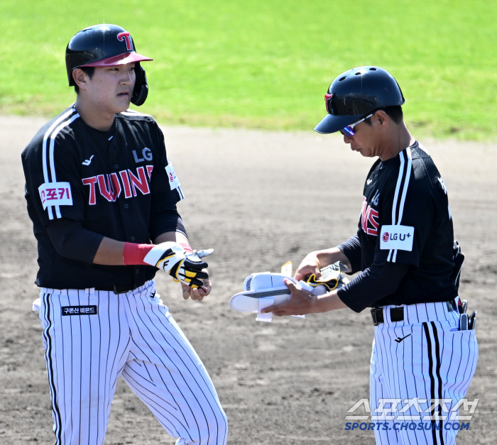 One run in 18 innings, is this for real. LG won with the salty water mound, and the second-place team won consecutive games. Oh Jihwan's solo shot. 5-0 win over Samsung 