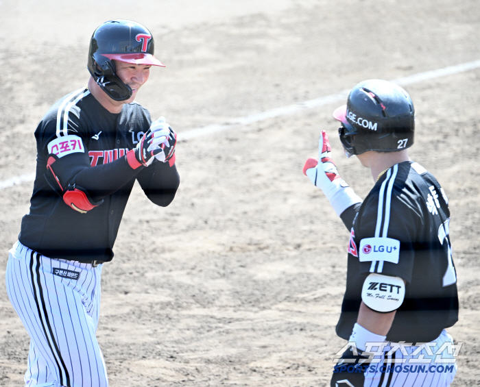 One run in 18 innings, is this for real. LG won with the salty water mound, and the second-place team won consecutive games. Oh Jihwan's solo shot. 5-0 win over Samsung 