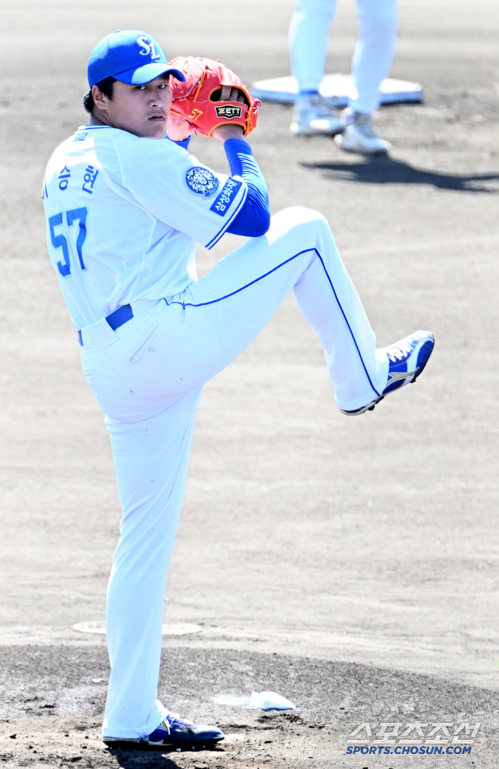 One run in 18 innings, is this for real. LG won with the salty water mound, and the second-place team won consecutive games. Oh Jihwan's solo shot. 5-0 win over Samsung 