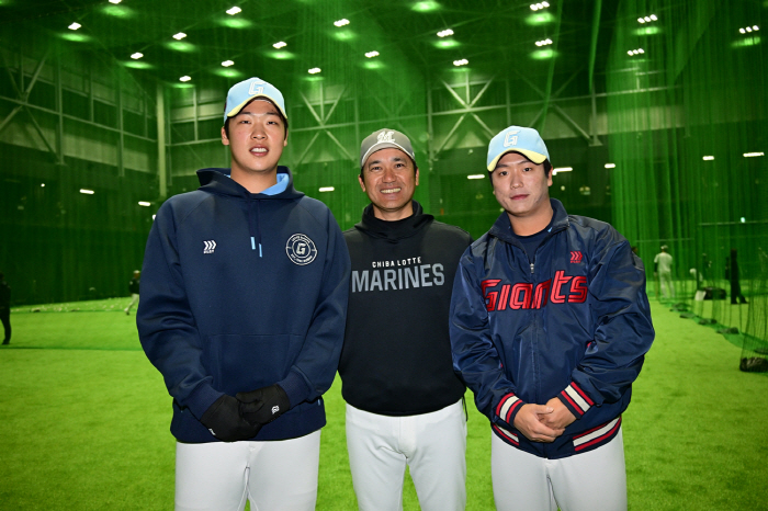 Shin Yoo-yeol, vice president of Lotte Holdings who visited the camp, asked us to do thoroughly so that we can play autumn baseball