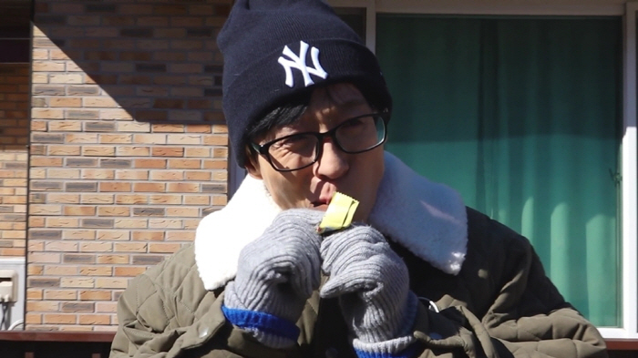 The struggle with Deodeok (What's the surprise), holding Yoo Jae-seok's hungry stomach due to his runaway hunger